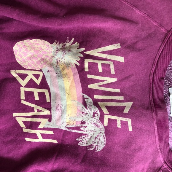 Wildfox magenta cropped sweatshirt - Picture 2 of 3